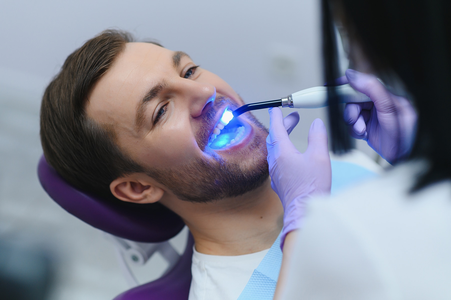 Man getting dental fillings in Tennessee