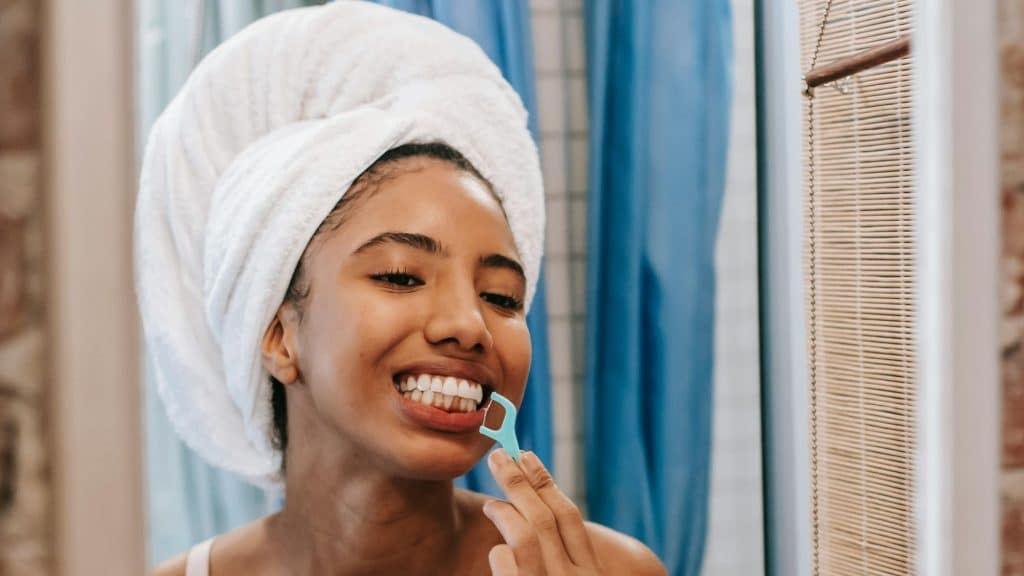 does flossing stop cavities